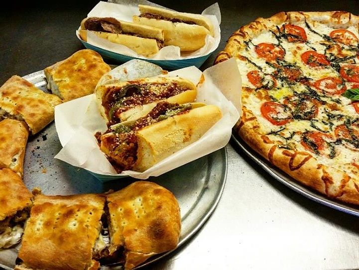 Ronnie's Pizza food
